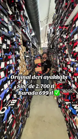 Kaydet kesin gidersin ✅ İstanbul’da kimsenin bilmediği %100 deri ayakkabıların üretimini yapan toptan ihracat yapan yerin indirim çadırına denk geldik Firma 45 ülkeye ihracatı yapıyor ve sitesinde 2700 TL’ye sattığı ayakkabıyı çadıra özel 699 TL’den  satılıyordu Ayakkabılar %100 deri olduğu için koku yapmıyor ve çok dayanıklı  Burada sadece ayakkabı değil kışın çok daha pahalıya satıldı orijinal deri montlar orijinal deri çantalar Valizler gibi bir çok ürünü de çok ucuza satıyorlardı Buradaki ürünler orijinal defosuz ve garantili ürünler Dışarıda bir ayakkabı fiyatına dört çift ayakkabı alabilirsiniz  Özellikle bayram alışverişi için tam aranan yer diyebilirim hem uzun Ömürlü ürün alırsınız hem de kaliteli   Ayrıca kadınlarda zor bulunan 35 numara ile 42 arası yüzlerce ayakkabı ve terlik vardı  Burayı bilmesini istediğin arkadaşına göndermeyi unutma  Burası: @buenoshoes  Konum: Tuzla Marmaray‘a 10 dakika yürüme mesafesinde bulunan Viaport Marina TUZLA Cami, Toros Sk. No:9, 34940 Tuzla/İstanbul #istanbul #ayakkabı #tuzla *reklam verenin ürün *işbirliği