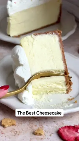 You haven’t known creamy cheesecake till you meet this one 😮‍💨 Recipe at https://bakewithzoha.com/best-cheesecake/ 🫶🏻 #cheesecake #newyorkcheesecake 