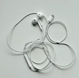 #WIREDHEADPHONES| CREDS TO @ً  || #fyp #fypp #headphones #wiredheadphones #2014 #2010s #foryou #foryoupage #fup #4upage #tumblr #aesthetic #goviral #reach #algorithm #targetaudience #beauty #viral #viralvideo #blowthisup #explore #picsart #pinterest #teenagegirls #girls 
