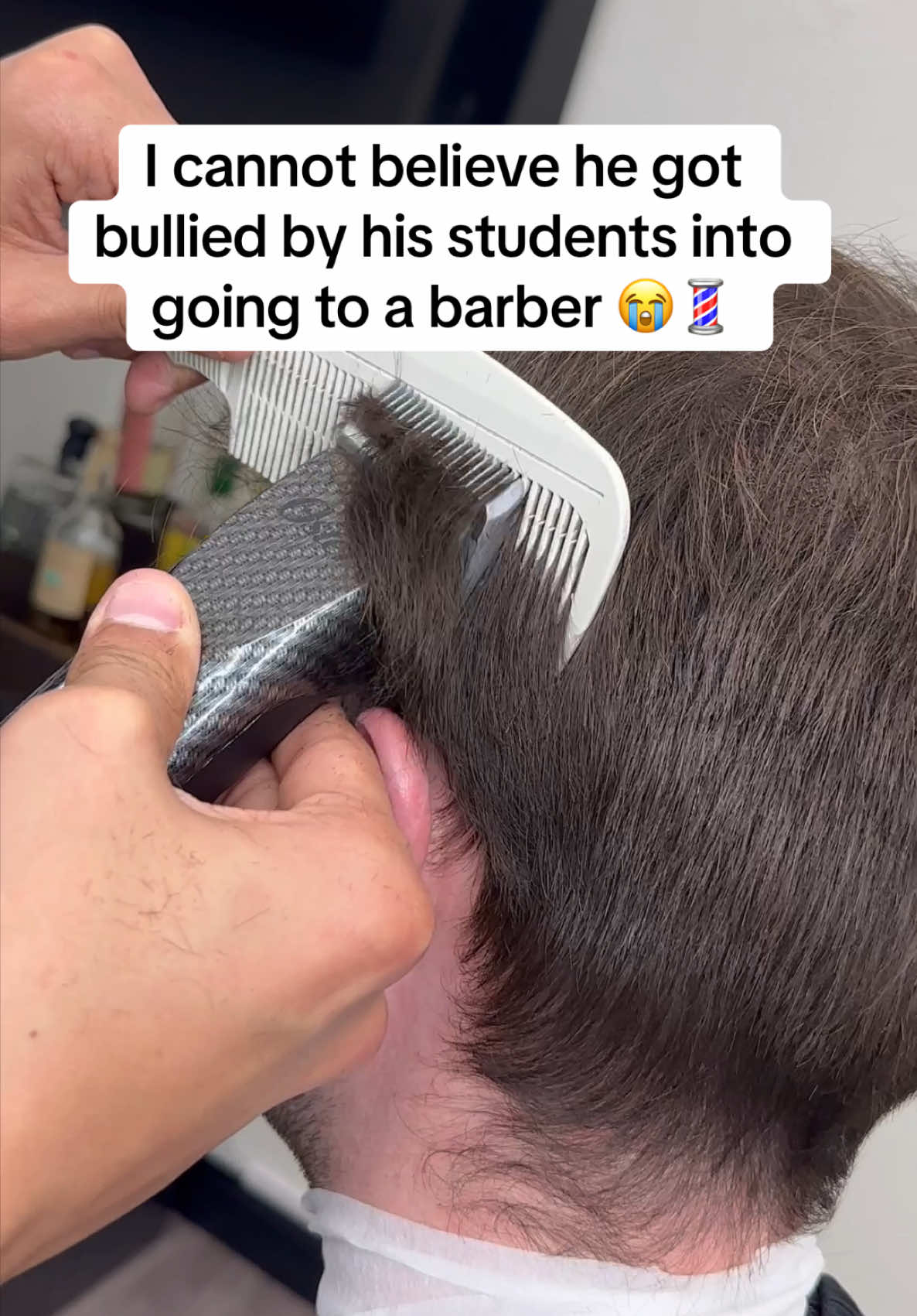 His students are ruthless 😭😂#houston #fyp #labarber #besthoustonbarber #besttexasbarber #houstonbarbershop #viral #viralhair 