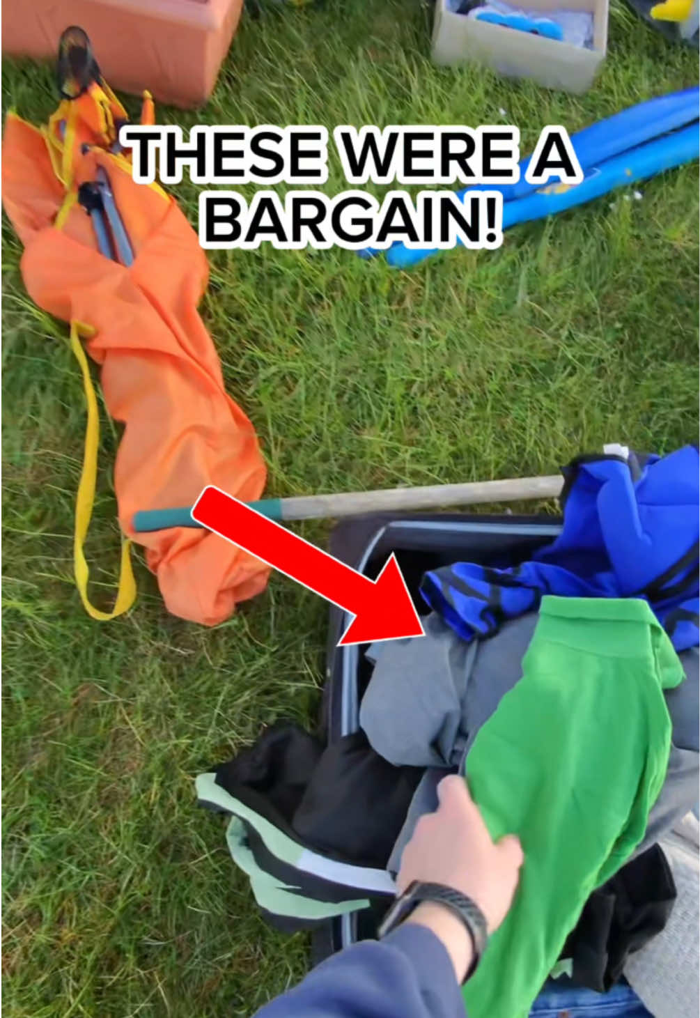 £1 each is a bargain!🚘🥾 • Check out the link in my bio for all other channels! • • •  #carbootsale #carboot #thriftwithme #vintageclothing #vintageclothinghaul  #carbootsale #thriftwithme #thriftingfinds 