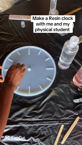 The day I’d have time to talk about this thing in the resin art industry eh 🤦‍♀️… Until then sha 😁 For those who know the worth of their business and artworks, don’t let any customer whine you into doubting your works 🥰 Resin clock making that can stand out in any space. Be it office or home decorations. We didn’t come to play 🥰🥰 #tutorial #resintutorial #resininstyle #creatorsearchinsights #handmadegifts #behindthescenes #resinclock   