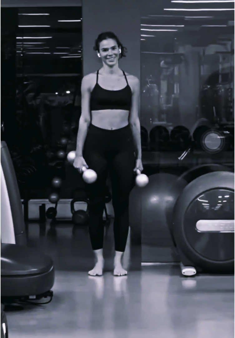 Bruna Marquezine tá na missão de ficar fortinha, cuidado hein, Gracyanne Barbosa 😂👊🏽💪🏽 . . . . . . . . #fyp #f #gym #brunamarquezine #brumarquezine #vaiprofycaramba #viralditiktok 