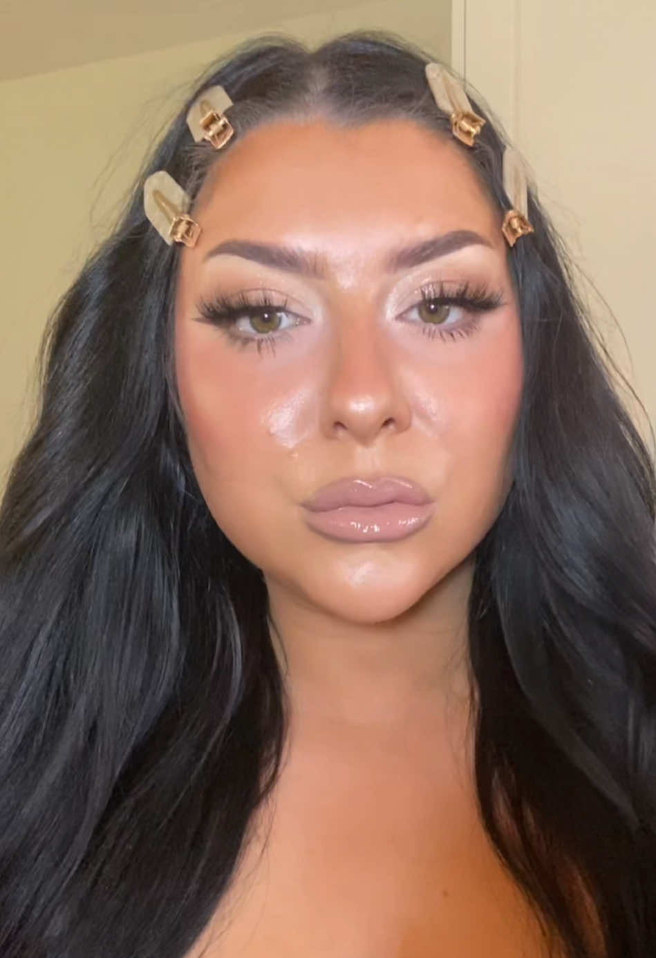 a lil transition for my birthday glam 😌🖤 #makeuptransition #makeup #beforeandafter #beforeandaftermakeup #birthdaymakeup 