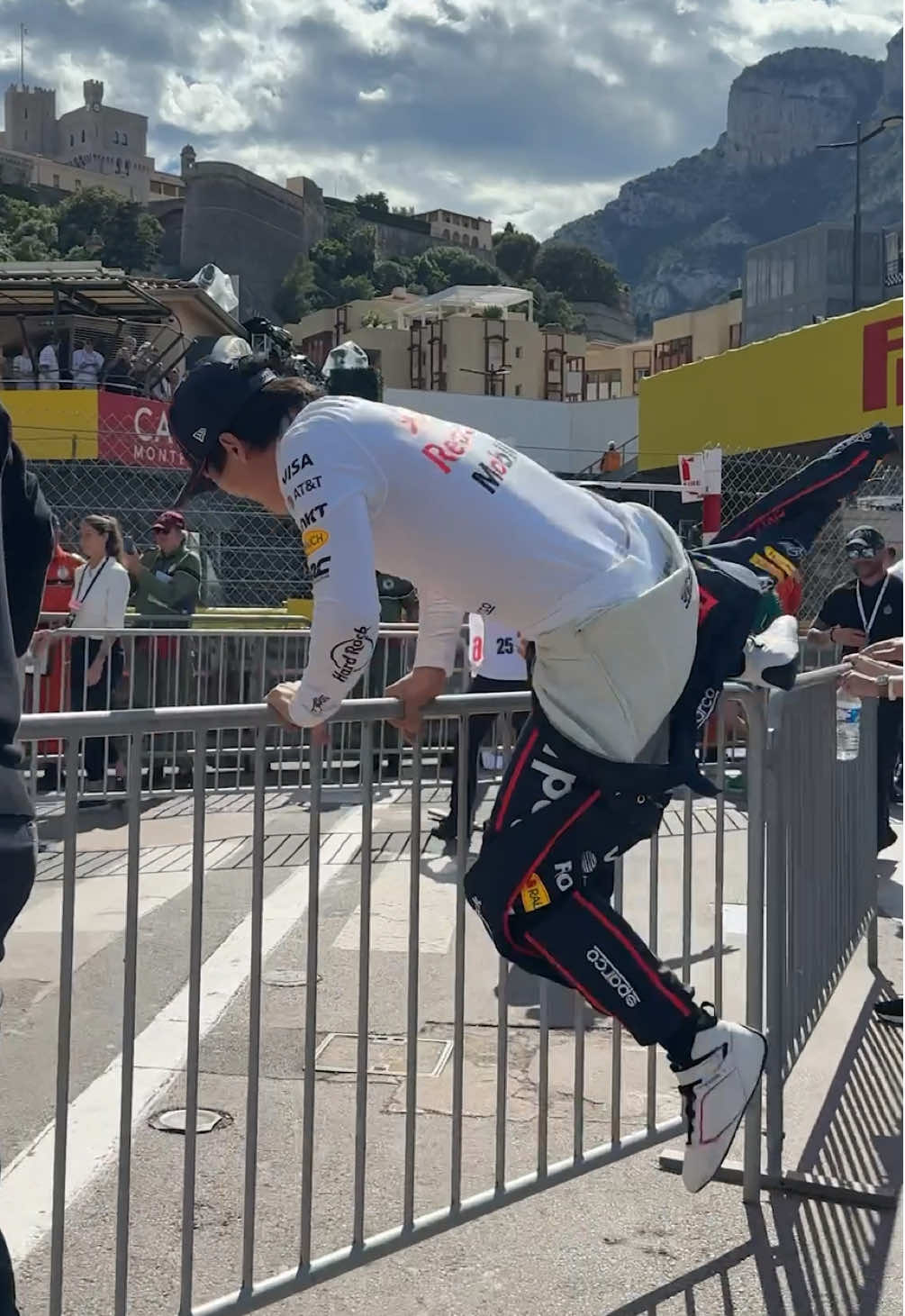 This… is Parkour 🏃‍♂️  #f1 #yukitsunoda #parkour 