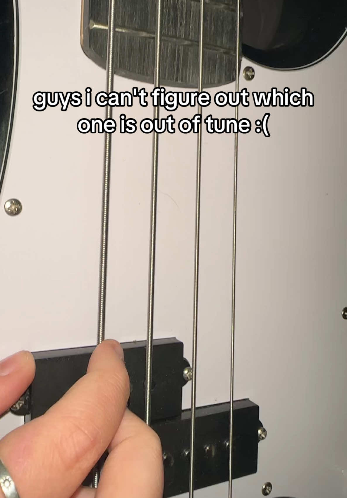 i'm absolutely giggling pls ignore my crusty fingers im sorry </3 #fyp #fypシ #bass #guitar #bassguitar #musica #fyppp #help 
