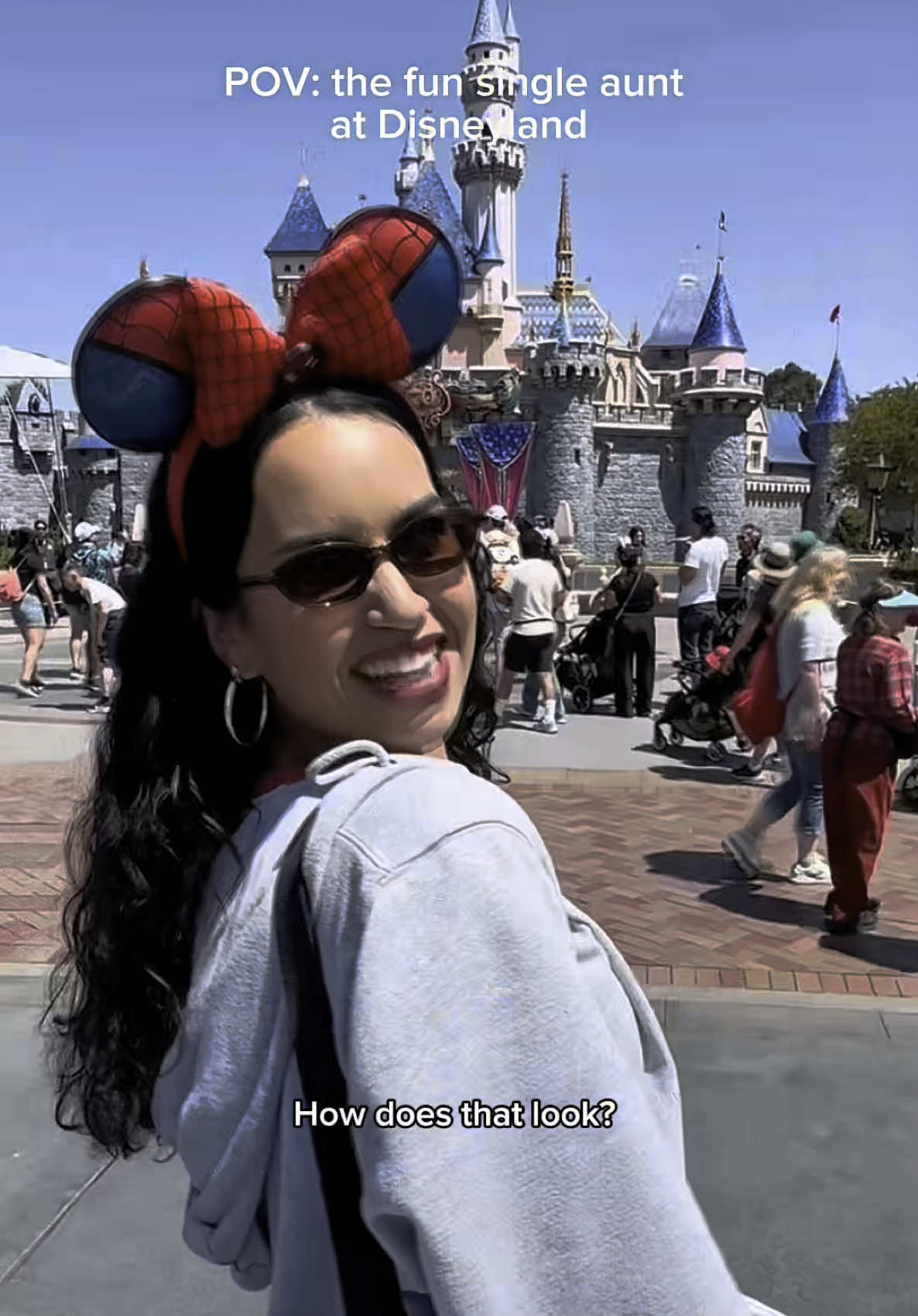 Shes not waiting in no line 😭 #tia #aunt #disneyland 