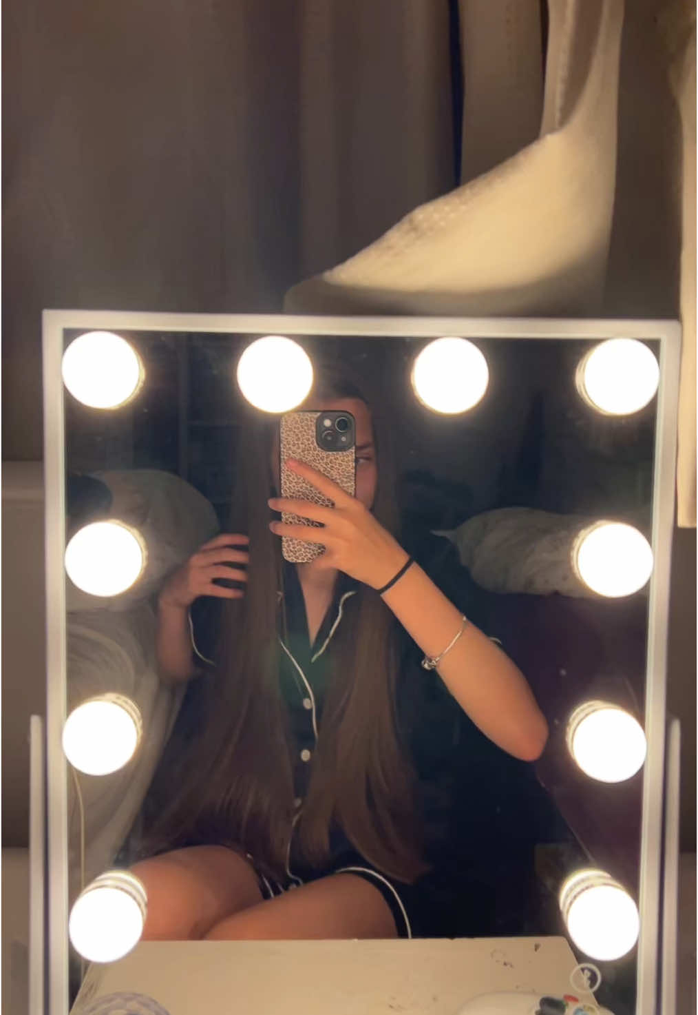 @Jade. my phone was connected too my mirror btw!#fyp #repost #blowup? #blowthisupforme #blowmyphoneup #brunnette #makemefamous 