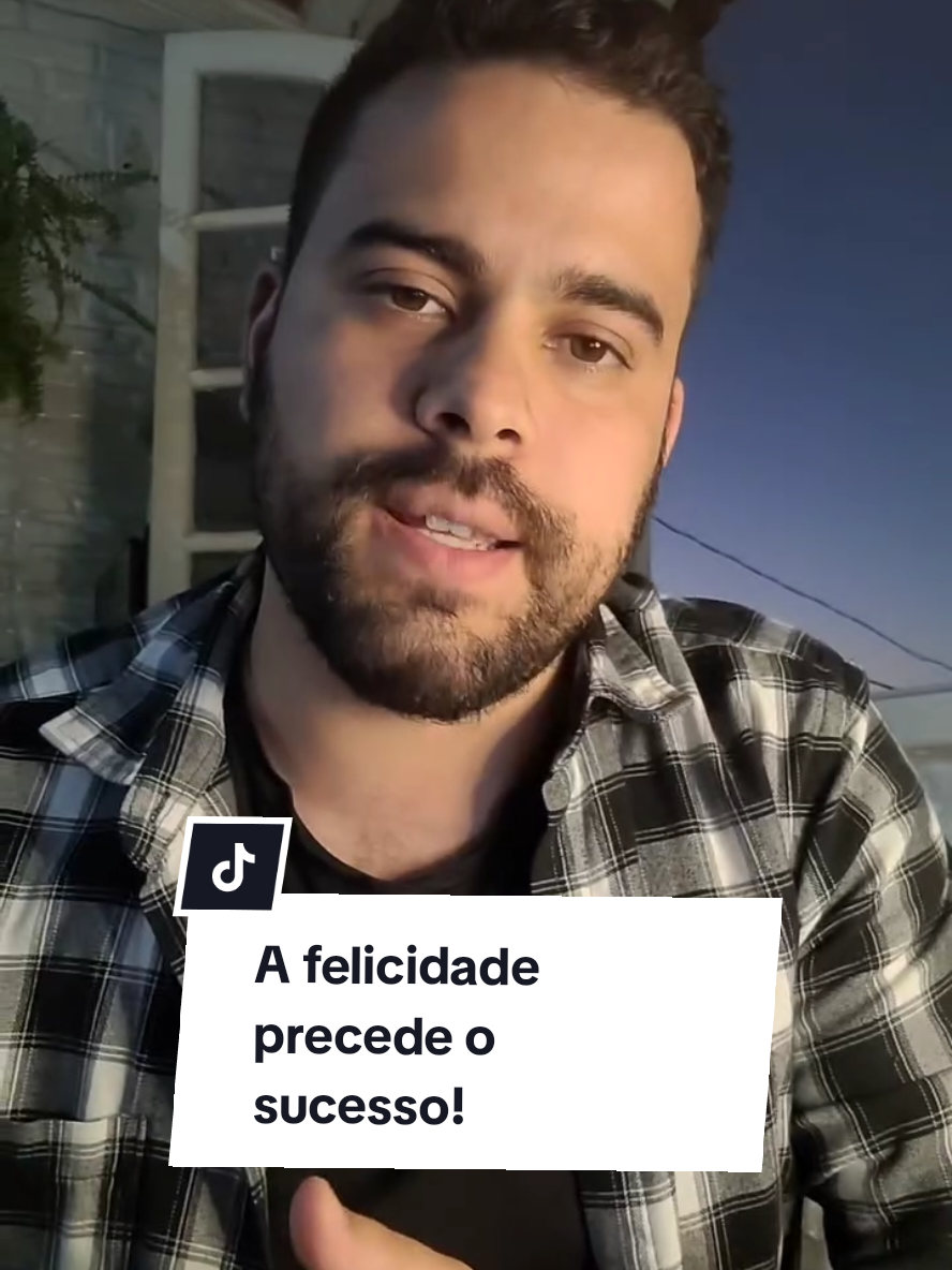 E se ensinaram pra você a ordem errada? As pesquisas na área de psicologia positiva e neurociência mostram que na verdade a felicidade precede o sucesso e não o contrário. Que tal quebrar esse padrão e parar de correr atrás de uma felicidade que sempre pôde estar aqui?  #desenvolvimentopessoal #felicidade #sucesso 