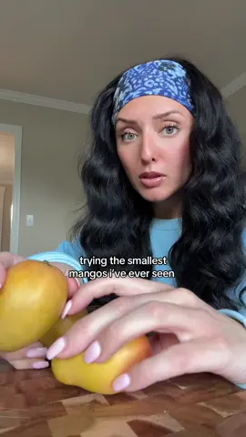 SO CUTE WHAT #mango #mangos #fruit #mukbang #fruitmukbang #food #Foodie #trend #yellowdragonfruit #guava #honeymango #mukbangs 