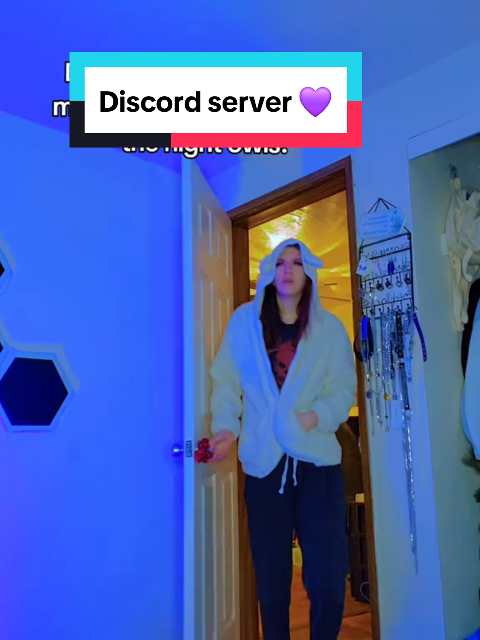 When they don't question anything and just join in😂😂 #gamer #GamerGirl #gaming #discord #discordserver #twitch #twitchstreamer 