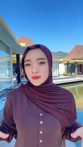 Akhirnya yang ditunggu” launcing juga . Oneset kulot kanza 😍 jangan lupa join live 🤍