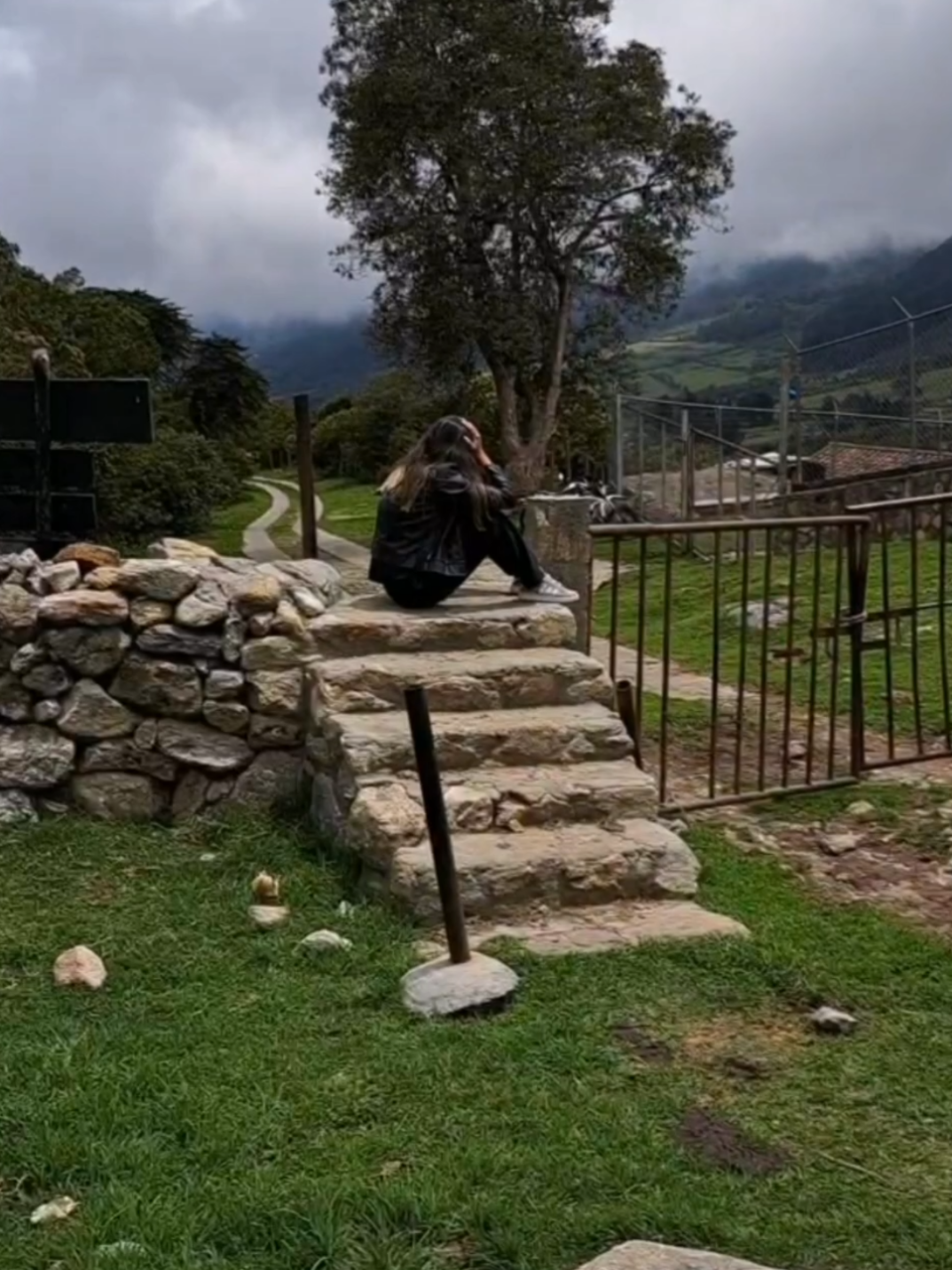 Mora sabe cómo joder la estabilidad emocional. 😩 . . . Versión gocha del vídeo de @Serch Olvera 😂 #fyp #viral #mora #detrasdetualma #news #merida #venezuela #sad #laculata #🏳️‍🌈 #gochos #gochosporelmundo 