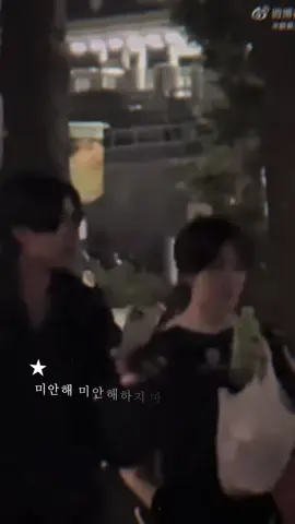 [Breaking news!] Dispatch just revealed that a male idol from the boyband JASPER is dating the young CEO of NIGHTPER Corp. The two were spotted happily dating together late in the evening in Japan. #perthsanta #perthppe #santapp #เพิร์ธแซนต้า #เพิร์ธธนพนธ์สุขุมพันธนาสาร #แซนต้าพงศภัคอุดมโภชน์ #fyp #foryou #trending #viral 