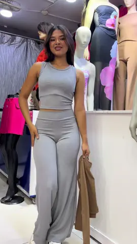 Conjunto Katy dispón en tiendas #fyp #xyzcba #viral #viralvideos #gamarramayorista #tendencia #invierno #conjuntos #palazos #universidad #videoviral #pantalon 