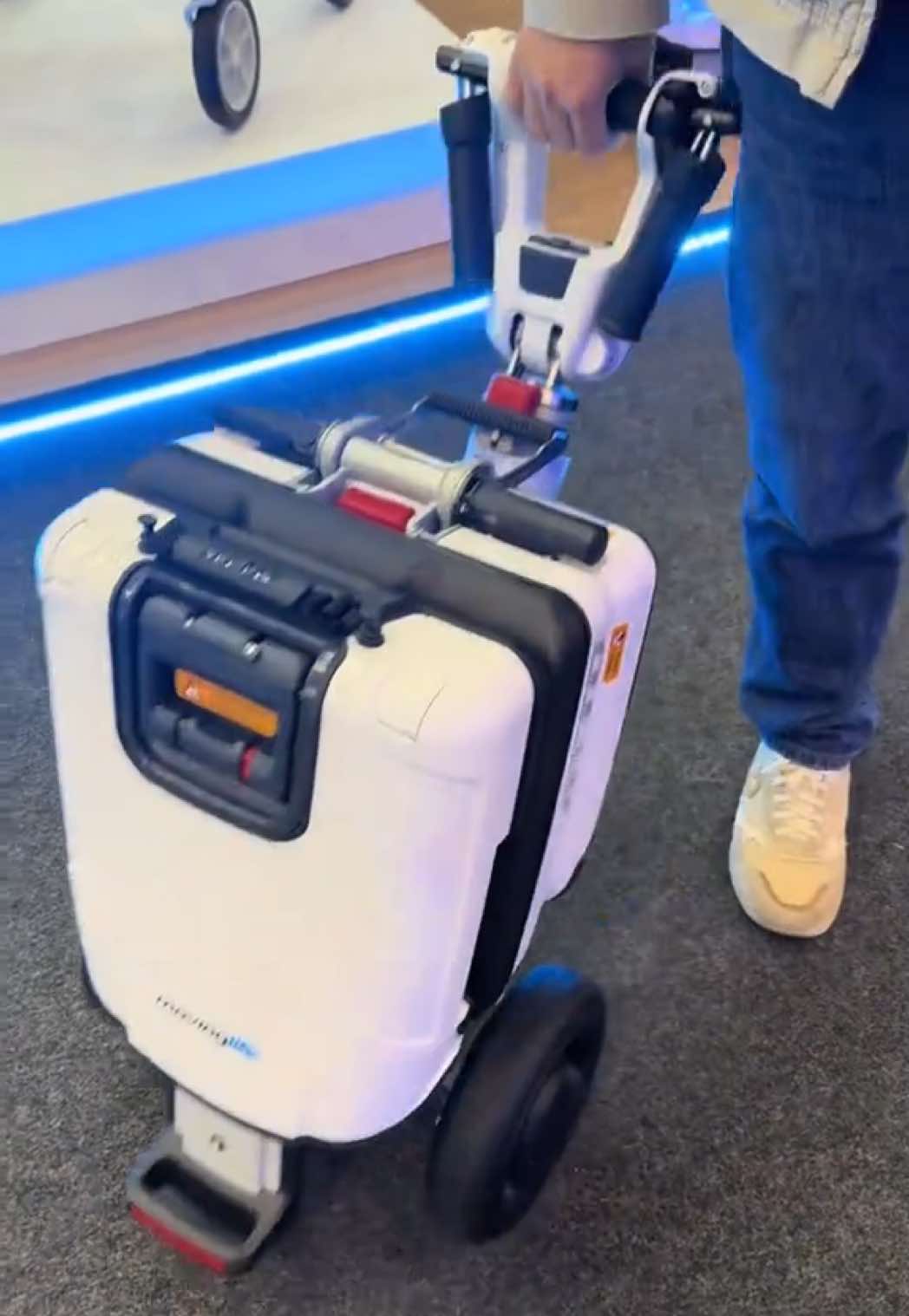 Temos a melhor SOLUÇÃO em scooter motorizada portátil disponível no Brasil!  Já segue nossa página para ter acesso aos melhores modelos e mais tecnológicos disponíveis no mercado Loja superfisio … visite nosso site https://superfisio.com.br/product/atto-mobility-scooter-2/ Dewcontos especiais para seguidor da página!!!! Cupom de desconto! #atto #scooter #moto #freedom #acessibilidade #cadeirantenotiktok #4rodas 