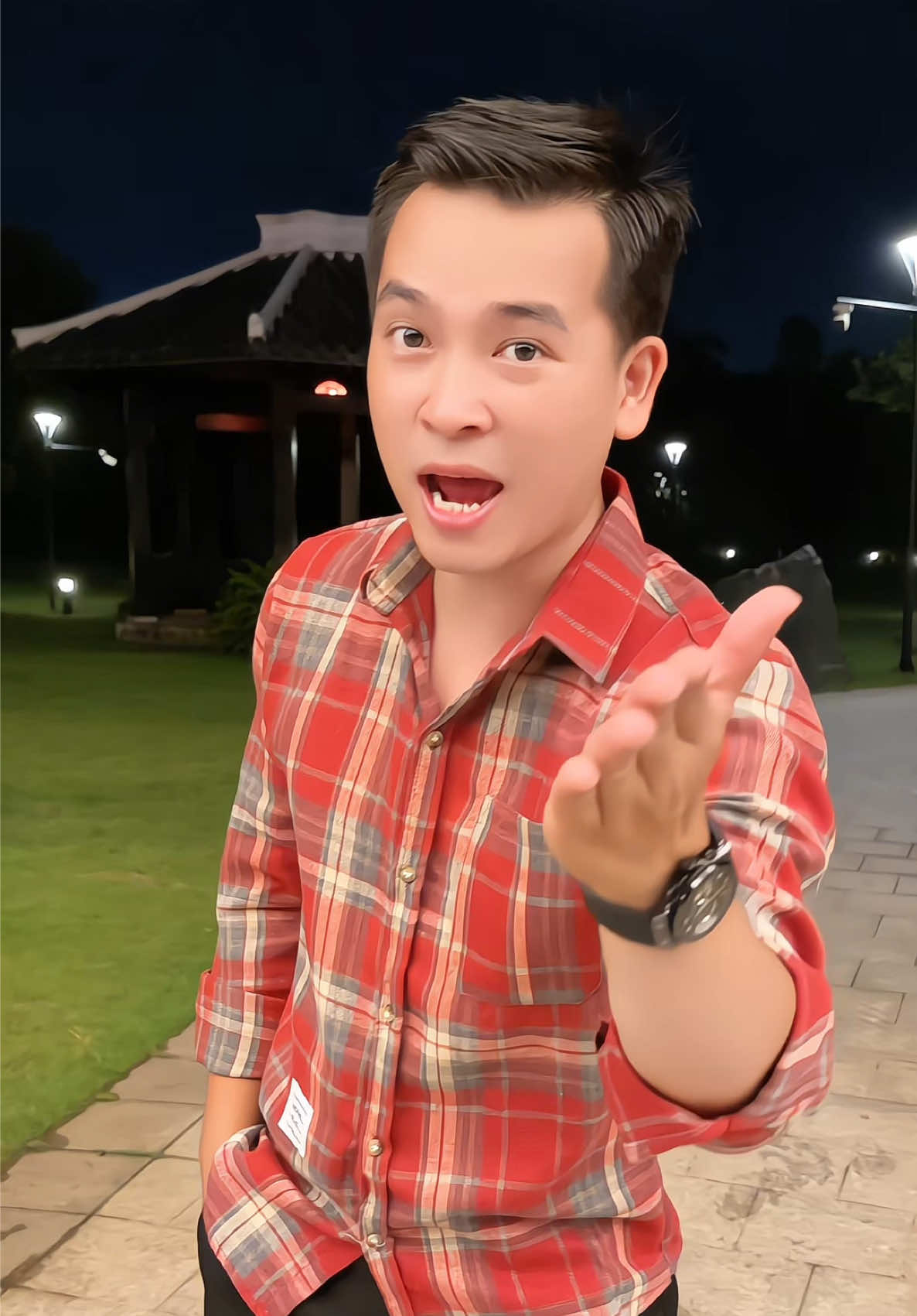Áo sơ mi kẻ nam nữ, form rộng thoải mái