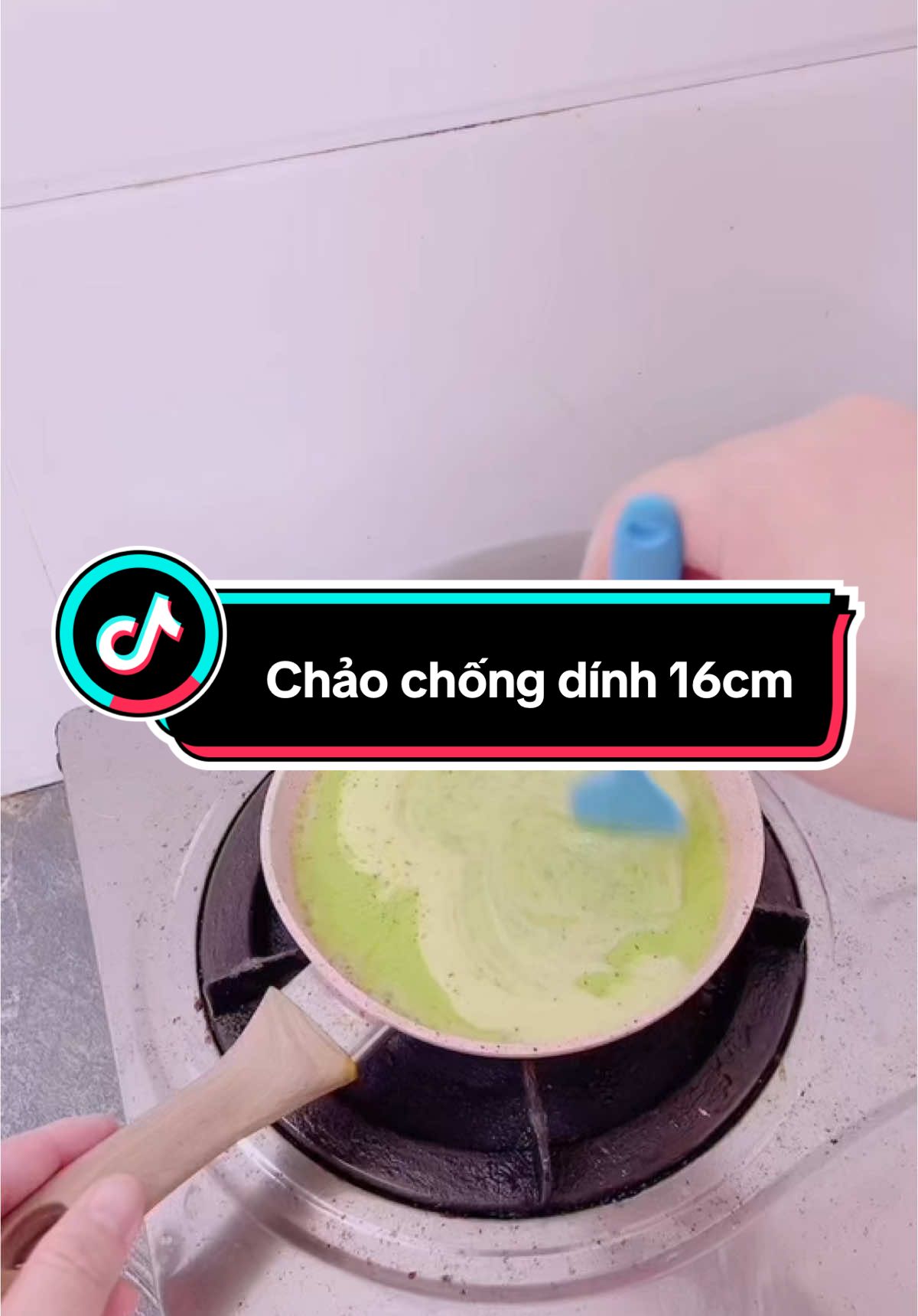 Chảo chống dính 16cm được phủ vân đá hoa cương không dính, cán cao su cầm chắc tay, không trơn trượt, xào nấu, nấu đồ ăn dặm cho bé cũng siêu tiện lợi. Tham khảo ngay đi các mẹ ơi#xuhuong #mebimsua #LearnOnTikTok #chaochongdinh #chaomini #nauanchobe #chao16cm #memangmia 