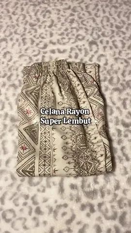 cuma 39k ajaa✨ celana rayon super lembut nyaman bgtt dipake, motiff buanyakkk❣️🤙🏻 #celanarayon #celanakulot #celanawanita 