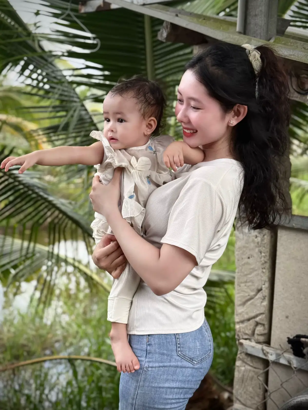 Chị em ruột mà sao hông giống gì hết taaaa🙃🌷#quynhnhi #embedangyeu #kcnlonggiang #tiềngiang 