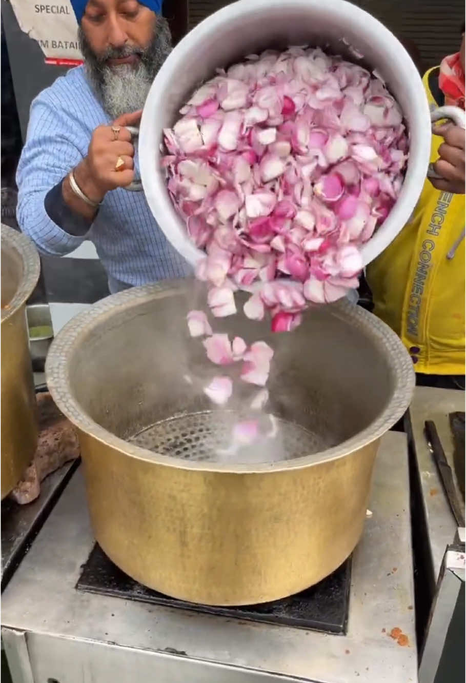 Indian Street Food #streetfood #foodreview #foodies #FoodTok #foodporn #bestfood #fyp 