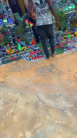 Let’s go and see inside the room 