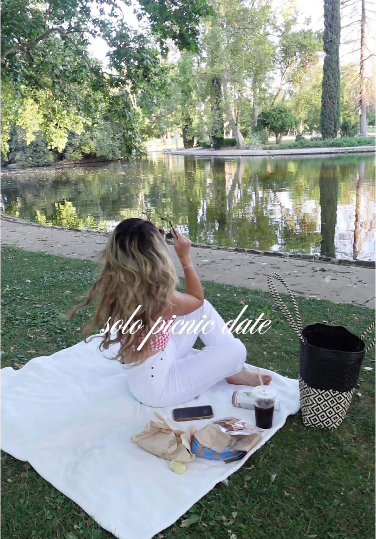 I’m a lover girl 💗 #dateyourself #fyp #solodateideas #romanticizeyourlife #cuteoutfits #picnicdate #latinas #viraltiktok 