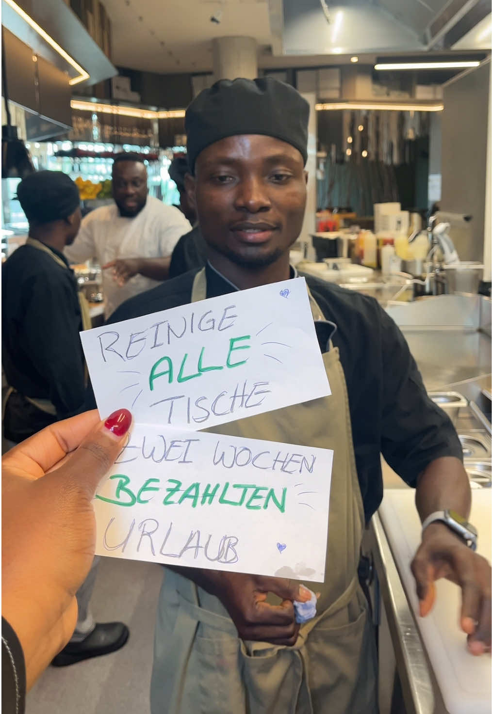 Hoffentlich benutzt er kein Google translate😅 #jokes #hamburg #afrofusion #deutsch #fyp 