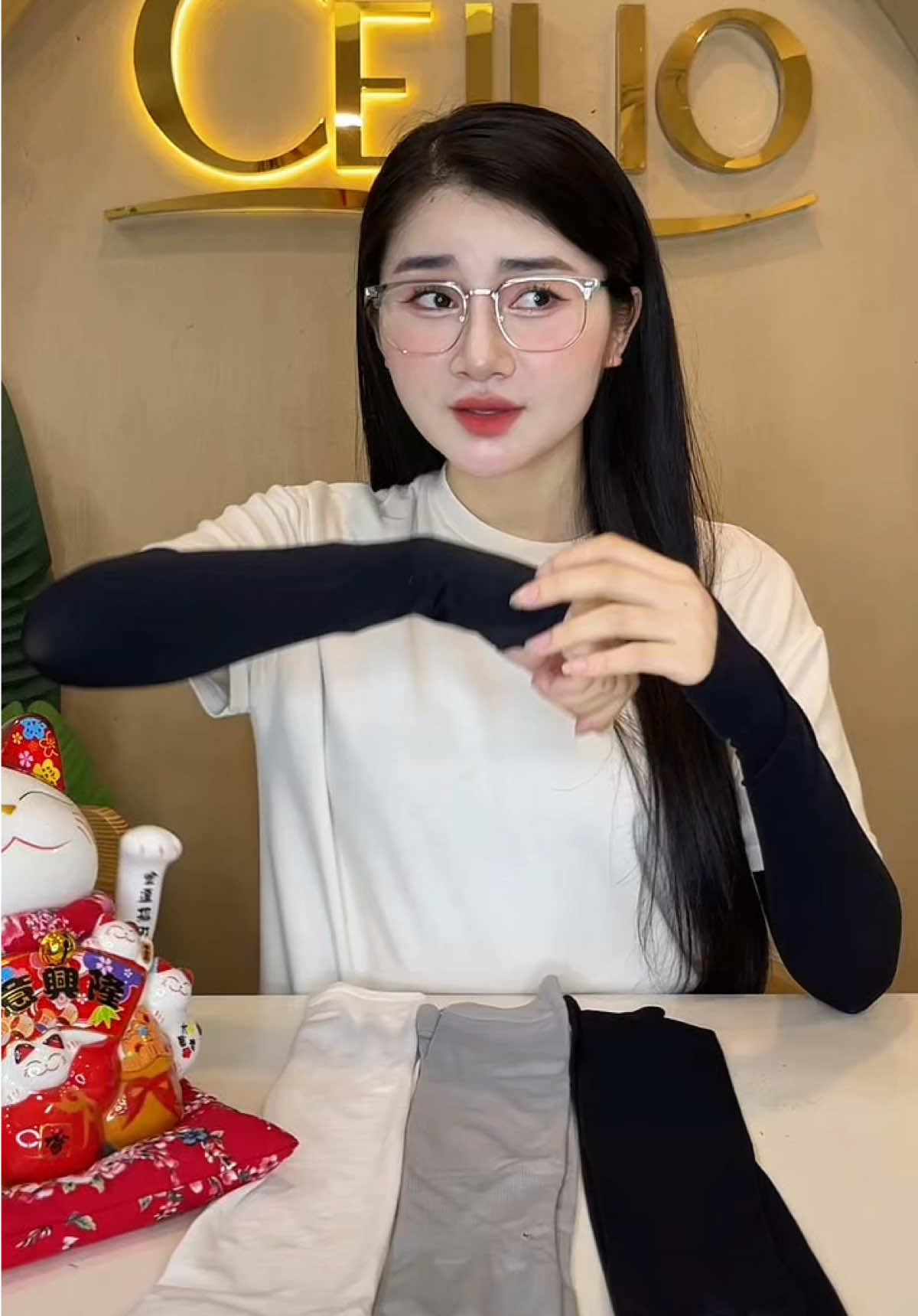 Găng tay chống nắng xỏ ngón nam nữ #gangtay #gangtaychongnang #gangtaychongtiauv #gianghuongcardina #gepo  #gangtaydixemay #baotay #gangtaythethao 