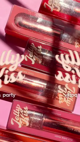 Peaches, we swatched every Jelly Kiss shade on morena skin— And spoiler alert: she ATE. 💅 🪼 Gloss that gets jellier in time ✨ Ultra-hydrating & comfortable 💋 Stain that stays Shop Jelly Kiss Now