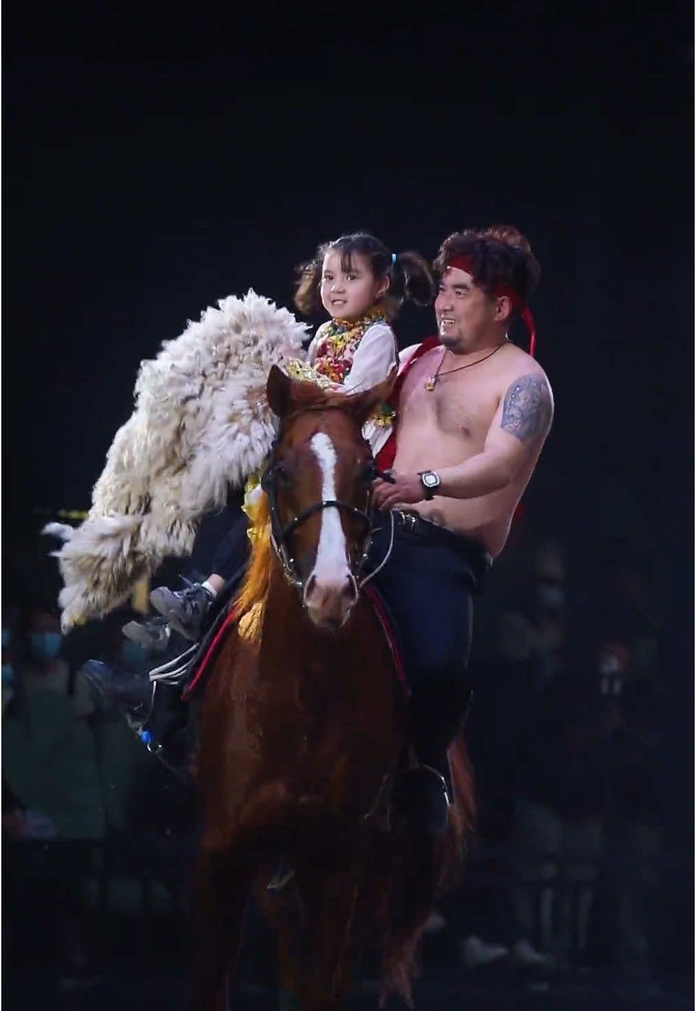 The Uyghur girl and her father are performing a show on horseback for the Chinese #eastturkestan #UyghurCulture #uyghur #UighurHorses 