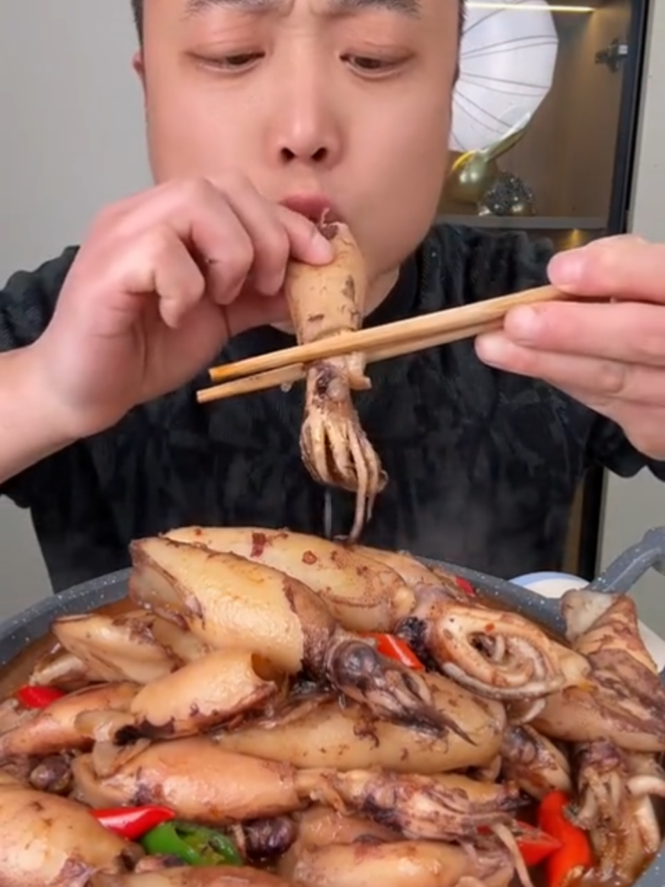 yang pengen makan cumi cabai ijo langsung klik keranjang kuning    #mukbang #viral #foodeatingshow #1M #fypviralシ #fyp #foryou #foryoupage #chineseeatingshow #eatingshow #asmr #fyp #jangkauanluas #semuaorang #asmrviral #mukbangasmr #4u #daechang #daechangusussapi #sambalcumi 
