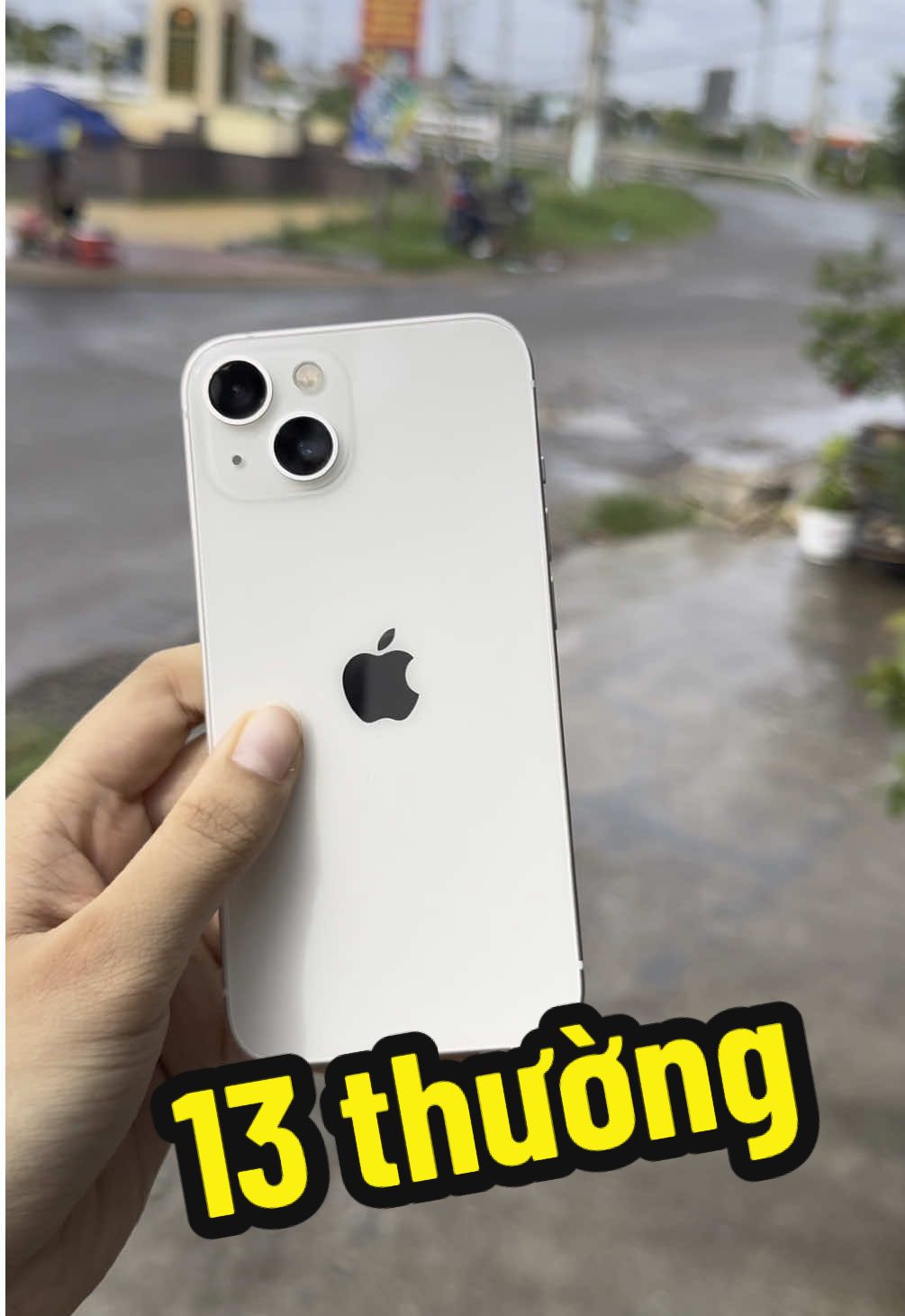 Màu trắng cứ gọi là mãi đỉnh. 13 thường nguyên zin chỉ từ 9 củ khoai, kèm full phụ kiện và bảo hành tại #MT_store #iphone #xuhuong 