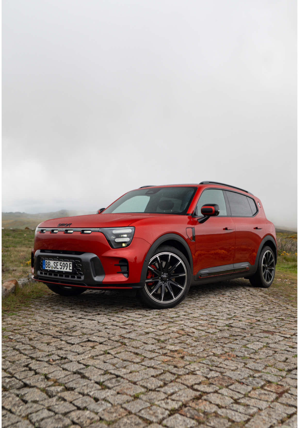 Here’s the short and punchy English version of your text: The all-new Smart #5 Brabus. 646 hp, 750 Nm, 0–100 km/h in just 3.8 seconds. Top speed: 210 km/h. Electric range: 540 km. Starting at €60,900 in Germany. What do you think of this electric beast? #Smart5Brabus #Smart5NewCar #EVCar 