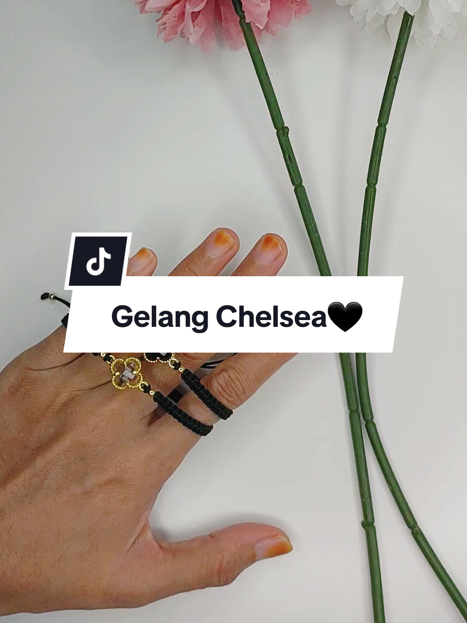 Gelang Chelsea putih dan hitam🤍🖤 Panduan Ukuran 14 cm=40-50kg 15 cm=50-60kg 16 cm = 60-70 kg 17cm=70-80kg 18 cm=80-90kg 19cm=90-100kg #couple #gelangcouple #masukberanda #yildizia #yildizhijabindonesia #fyp #ost #Love #gelang #kado #rekomendasikado #estetik #cute #gelangchelsea #racunintiktok #affiliate #rekomendasi 