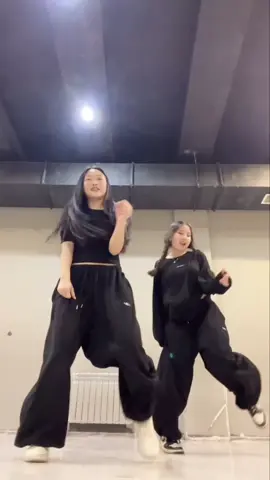 Dc: @marimacleod @Cj Salvador #fyp #foryou #dance #trend #2025 