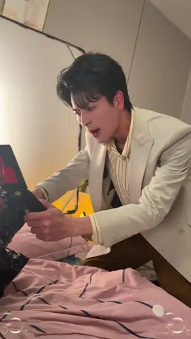 fake kiss 🤣🤣  #fyp #shortdramachines #btsdrama 