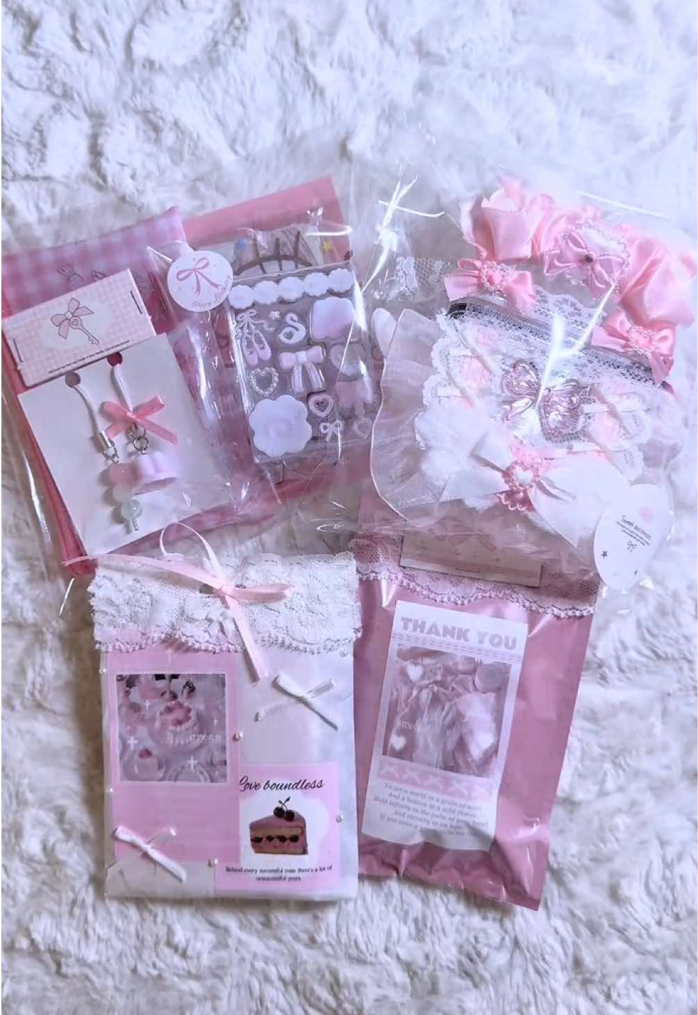 @もも ハンドメイドからアニメグッズまでたくさんありがとう꒰ ᐡᴗ͈ ·̫ ᴗ͈ ꒱      ⋆⪩⪨┈┈┈┈┈┈┈┈┈┈┈ ⪩⪨⋆ #illit #아일릿 #newjeans #anime #manga #otaku #handmade #開封 #開封動画 #交換 #exchange #present #선물 #pink #포카 #포카포장 #kpop #fyp 