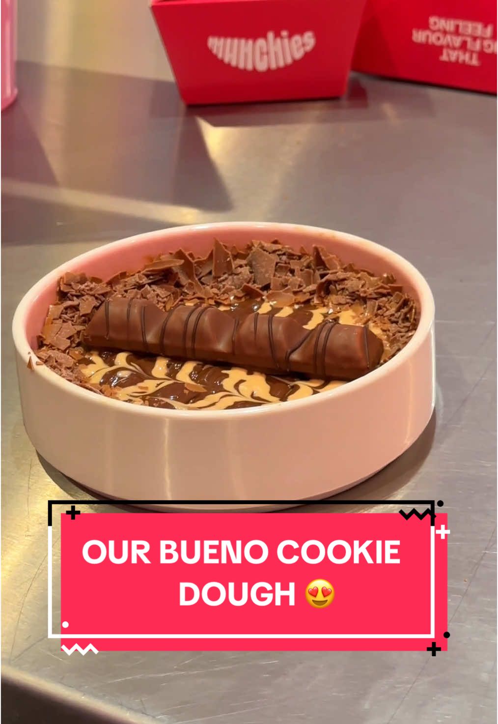 This one’s for the real dessert people 🍫🔥  From warm gooey cookie dough to Bueno drizzle and Kinder pieces on top — this is your sweet tooth’s dream come true 🤩  #Munchies #Doncaster #Sheffield #Rotherham #foodspots #halalfood 