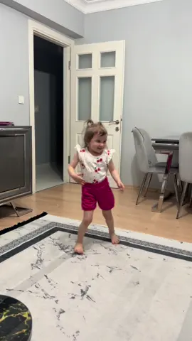 Yeni video geldi 😊  Hareketleri peki 😁😁 #keşfe #keşfetbeniöneçıkar #oynayanbebek #roman #benimkocam #elmas #roman #fyppppppppppppppppppppppp #tiktok #ist #beğeni 