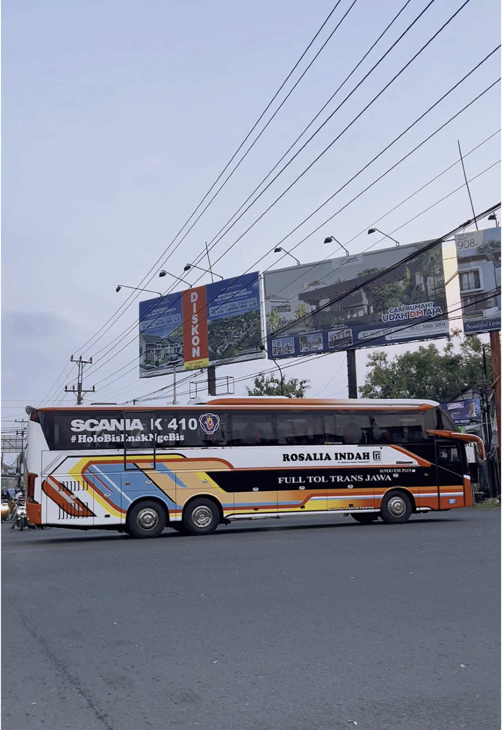 🚎 @Rosalia Indah Official  . . #rosaliaindah #busrosaliaindah #busrosaliaindahdoubledecker #porosaliaindah #scaniak410 #bisrosaliaindah #masukberandafyp #xybca 