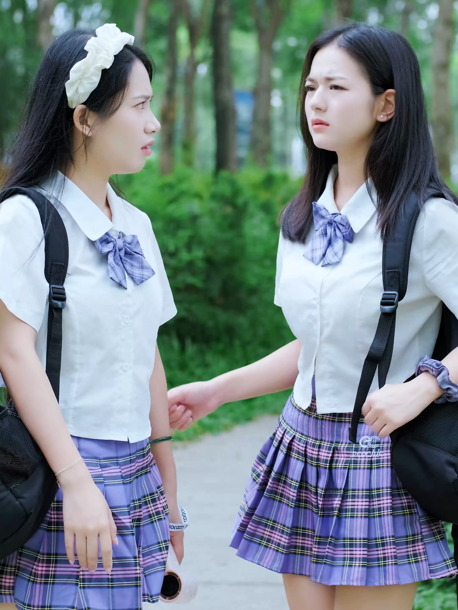She Didn’t Fall. Her Friends Caught Her. #linhchihihihi_ #schoolcrush #linhchihihi