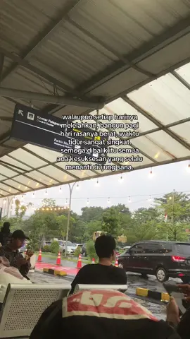 #masyaallahtabarakkallah #semarang #stasiun #selfreminder #quotes #storytime #katakatamotivasi #fyp #4u #2025 #lfl #rainvibes 