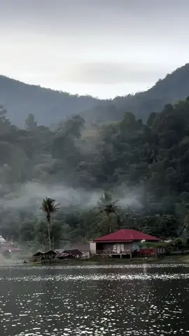 Suasana yang hanya bisa di dapat kan di ranah minang..!🌲🌲🌲#fypage #fypngakni #fypdongggggggg #fypminang #sumbar #minang #tarusankamang 