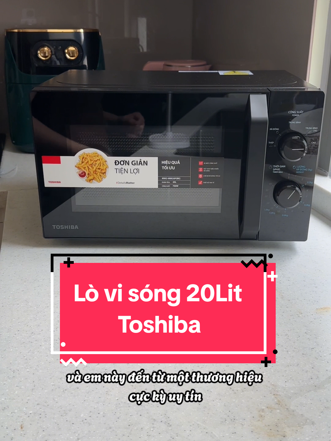 Lò vi sóng Toshiba tay nắm 20L ♨️♨️♨️ 🔥 Quá tiện dụng và xịn xò với lò vi sóng Toshiba 20Lit MW2-MM20P(BK)  - Công suất 700W mạnh mẽ, trang bị chuông báo sau khi nấu xong, tiện lợi với chức năng rã đông, hâm nóng,… – Dung tích 20 lít có thể bỏ vừa gà nguyên con khoảng 1 kg. – Chức năng chính: rã đông, hâm nóng. ---------------------- Thiết kế của sản phẩm: – Khoang lò làm bằng thép không gỉ, an toàn cho sức khoẻ và dễ lau chùi. – Bảng điều khiển bằng nút vặn dễ tuỳ chỉnh mức công suất, nhiệt độ, dễ dàng sử dụng với ngôn ngữ tiếng Việt – Anh. – Hẹn giờ tối đa 35 phút, có thể chủ động thời gian hâm nóng hoặc rã đông, giúp thức ăn không bị cháy khét hay khô. – Khoang lò có đèn giúp chiếu sáng bên trong lò vi sóng. – Đi kèm phụ kiện: đĩa xoay và vòng xoay. ------------------------------ #lovisong #toshiba #lovisongtoshiba 