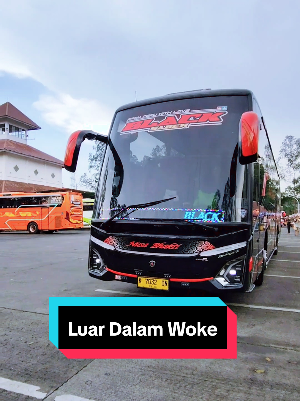 Awas Singo Melet lewat‼️ #nusabhakti #nusabhaktitrans #buspremiumclass #busmania #busmaniacommunity #busviral #viral #trending #fypage #fyp 