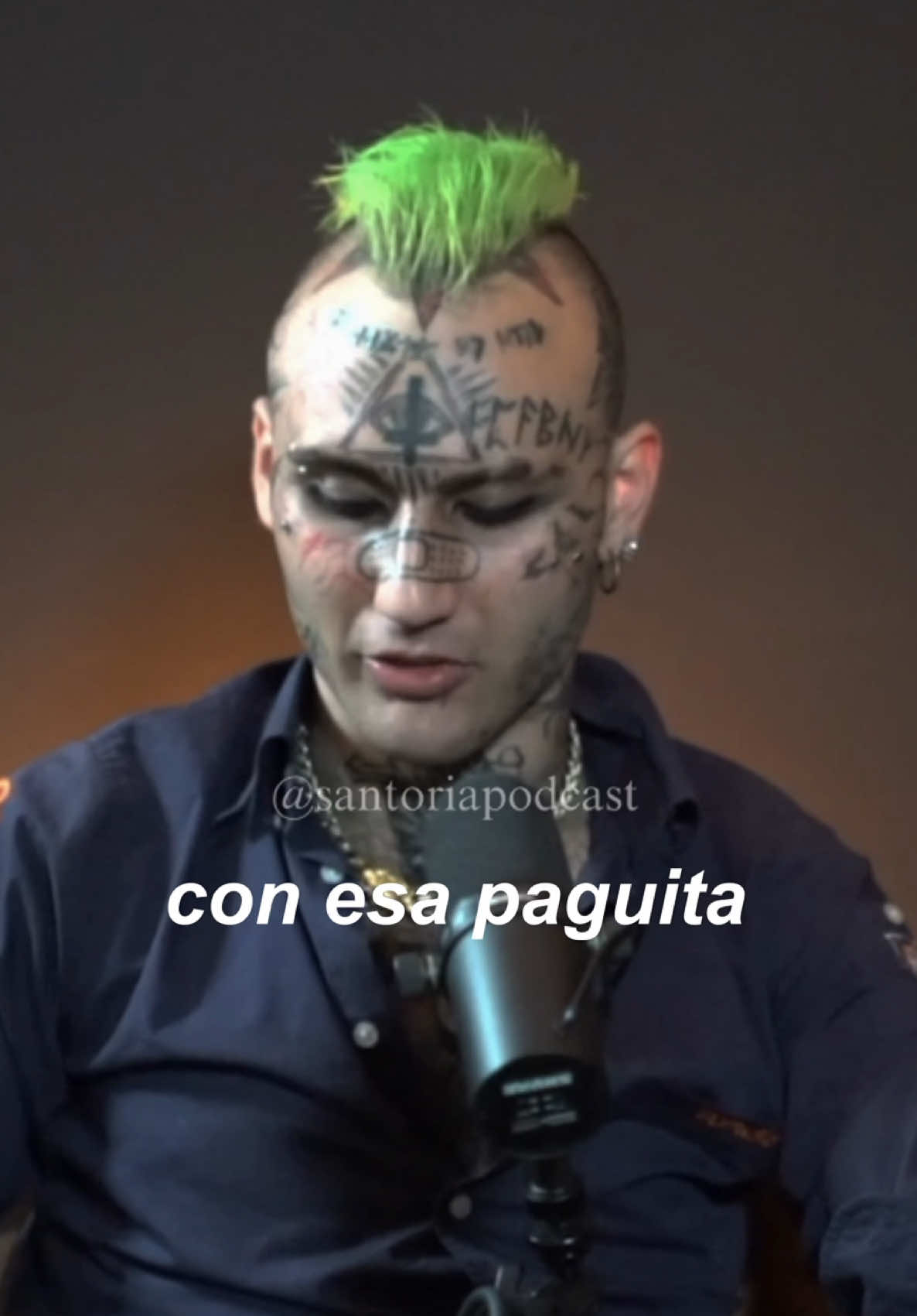 @vampirojoven  explica cómo funciona el sistema de ayudas en España. - 🌐ENTREVISTA COMPLETA EN EL LINK DE LA BIO. - 🎙️Disponible en Youtube🎬 y Spotify🎧 - 🎥Content Creator: @viralcheetah_agency - #santoriapodcast #podcast #ayudas #españa 