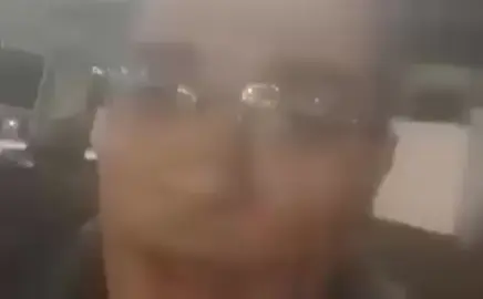 هدوم الخروج وهي شيفاني داخل اجيبها من الدولاب😂😂