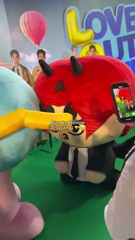 Earth liat Earth anak kamu diputer-puter sama anak punk 🤣🤣 #EarthPirapat #mixxiw #earthmix #ataleofthousandstars  #ourskyyx1000stars  #moonlightchicken #cupidslastwish #ossansloveth #เอิร์ทมิกซ์ #onlyfriendsdreamon #LOLFanFest2025D2 #LOLFanFest2025D1 #lolfanfest2025 
