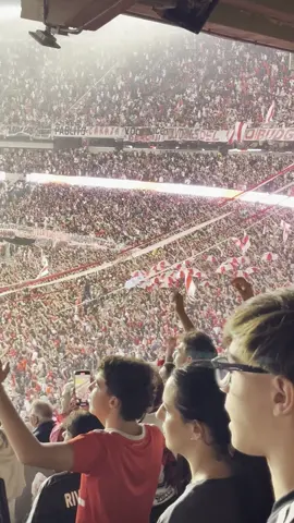 Lluvia bendita, vamos campeón!! ❤️🤍❤️ . . . . . #RiverPlate #TikTokDeportes #FutbolArgentino #EstadioMonumental #HinchadaRiver #riverplate #riverelmasgrande #tricampeon #siempreestaremos #Ibdt #Ibdt14 #riversiempre #vamosriver #riverespopular #riveresfamilia #riverespasion #riveresmundial #rivervososmivida #futbol #barrabrava #monumental #futbol #telón #elmasgrande #grandeza #pasión #argentina #riverplate #fyp≥ #fyp #futbol #Viral #messi #Libertadores #monumental  #riverhinchada #Ibdt14 #losborrachosdeltablon #fiesta #Ibdt
